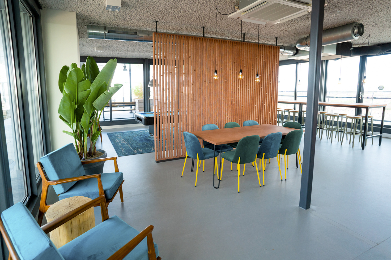 13 Lounge rooftop inside