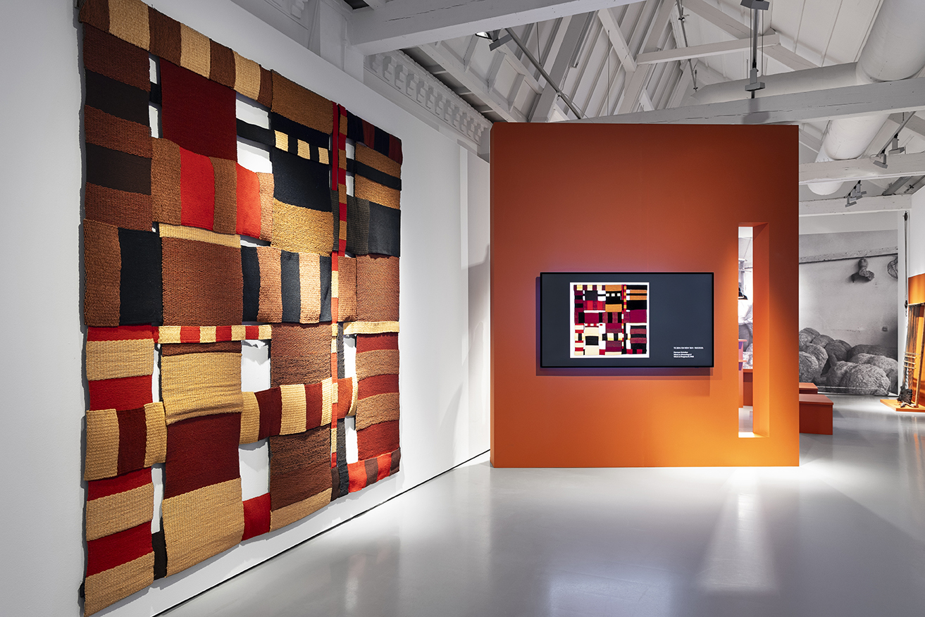 Magdalena Abakanowicz - Everything is made of fiber